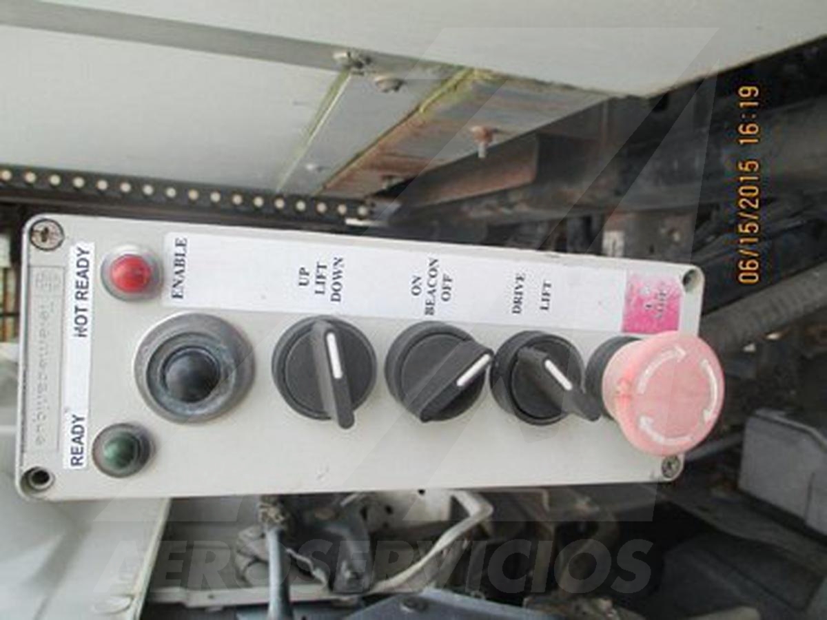 Catering Truck Tesco Hi-Lift Inc./Isuzu CL40-12