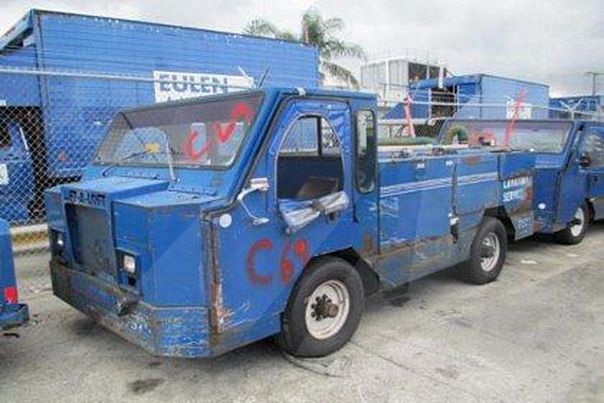 1998 Lift-A-Loft APV- LAV