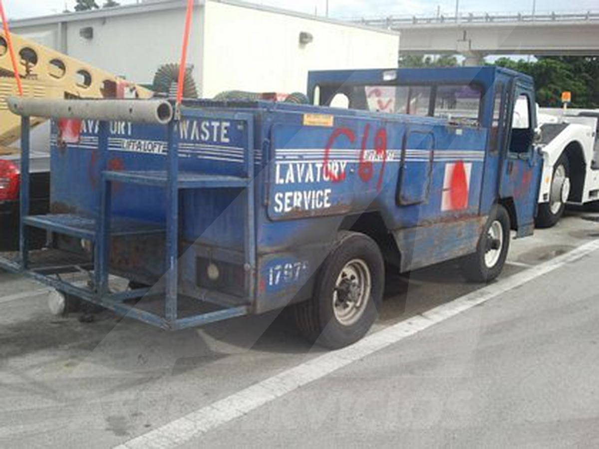 1998 Lift-A-Loft APV- LAV