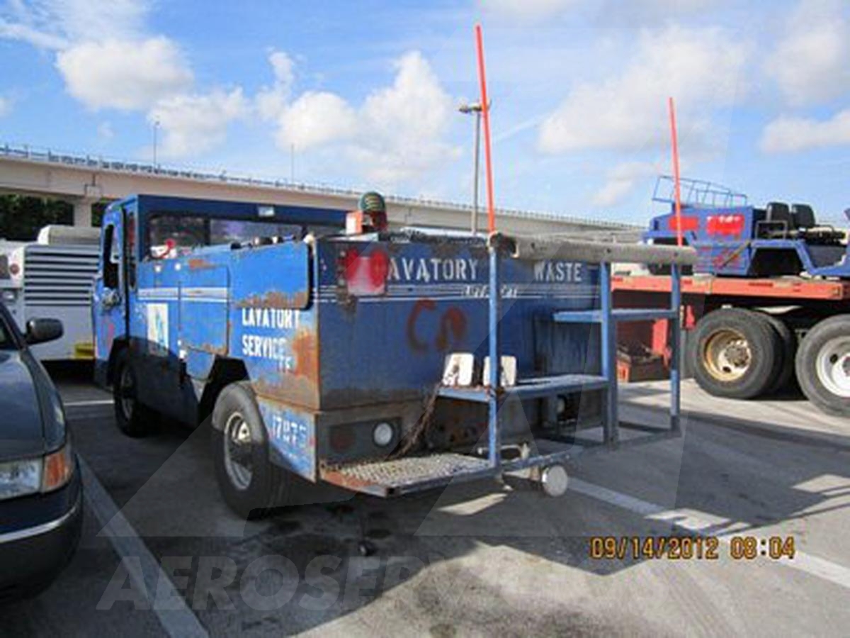 1998 Lift-A-Loft APV- LAV