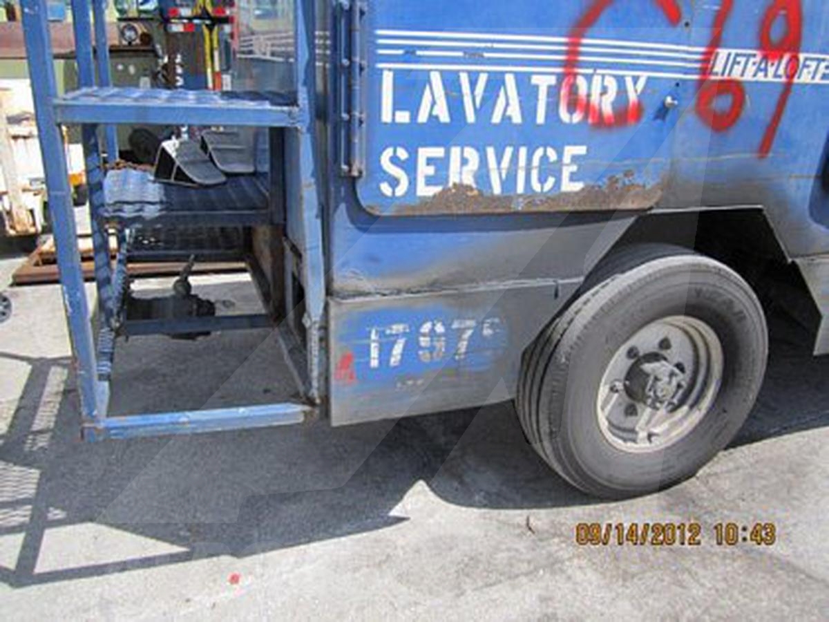 1998 Lift-A-Loft APV- LAV