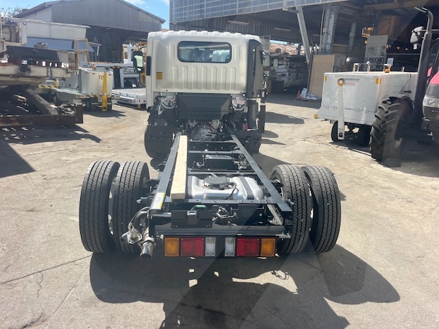 Truck Chassis Isuzu NPR - Gasoline
