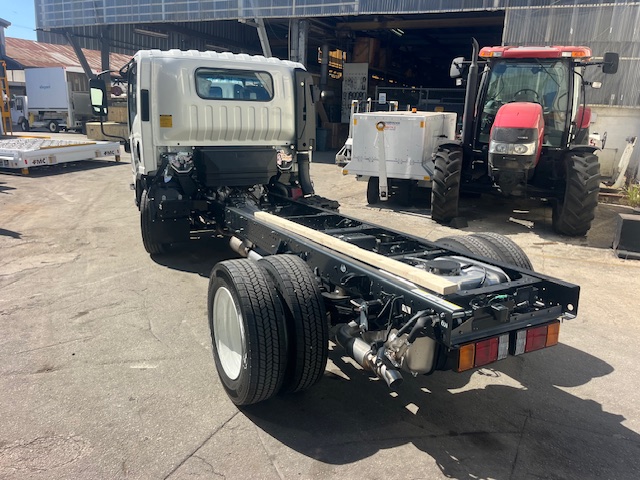 Truck Chassis Isuzu NPR - Gasoline