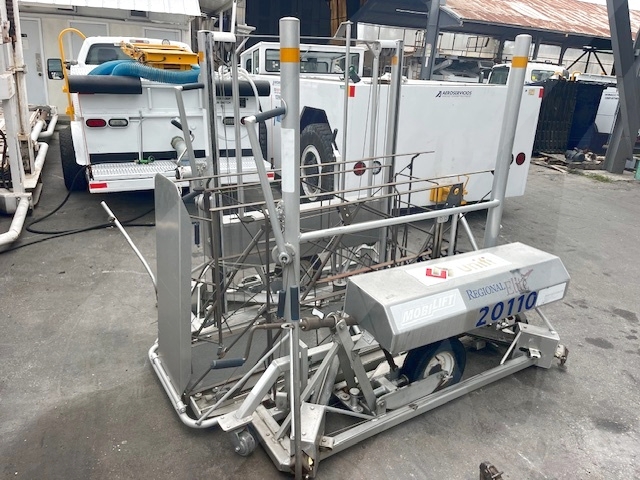 Wheelchair Lift Adaptive Engineering Inc. Mobilift AX