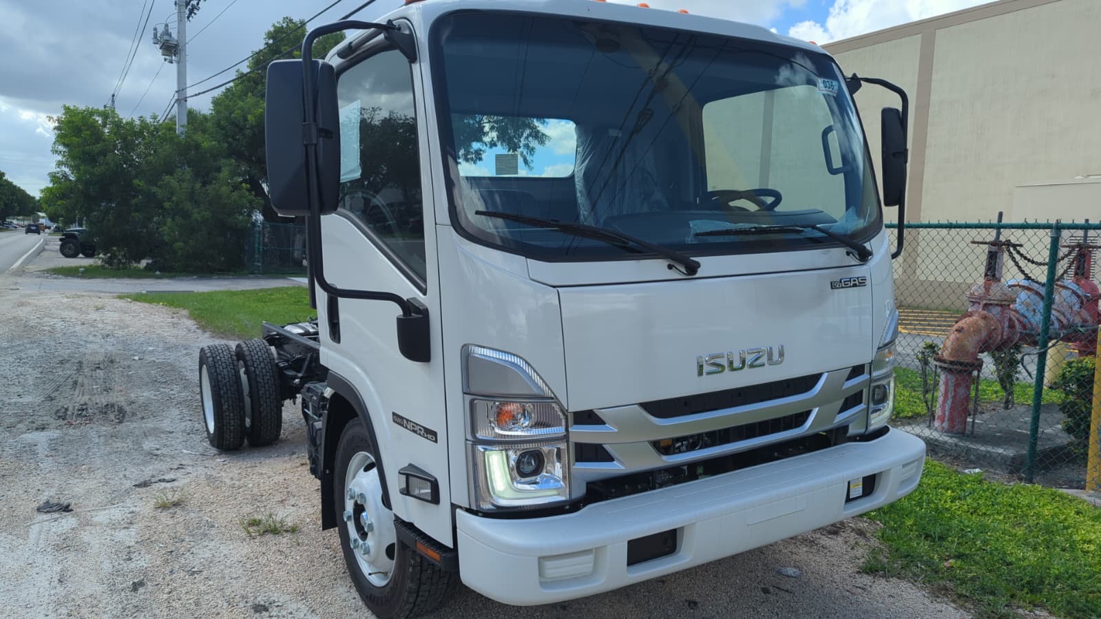 Truck Chassis Isuzu NPR - Gasoline