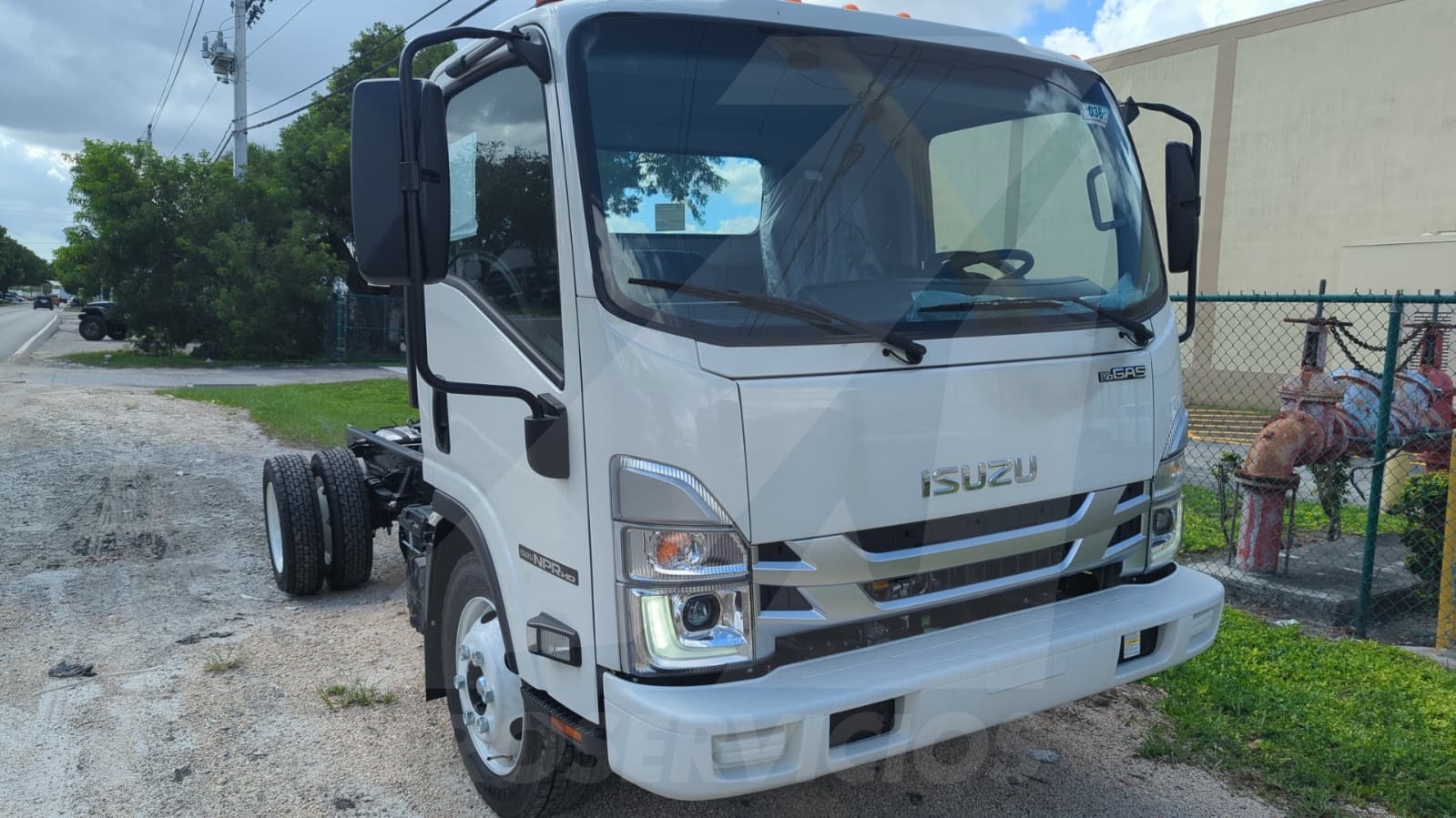 Truck Chassis Isuzu NPR - Gasoline