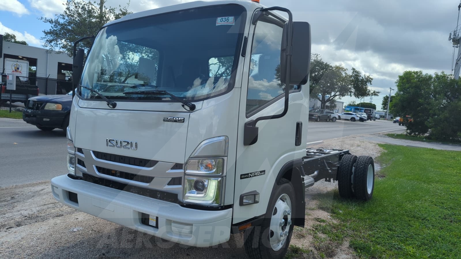 Truck Chassis Isuzu NPR - Gasoline