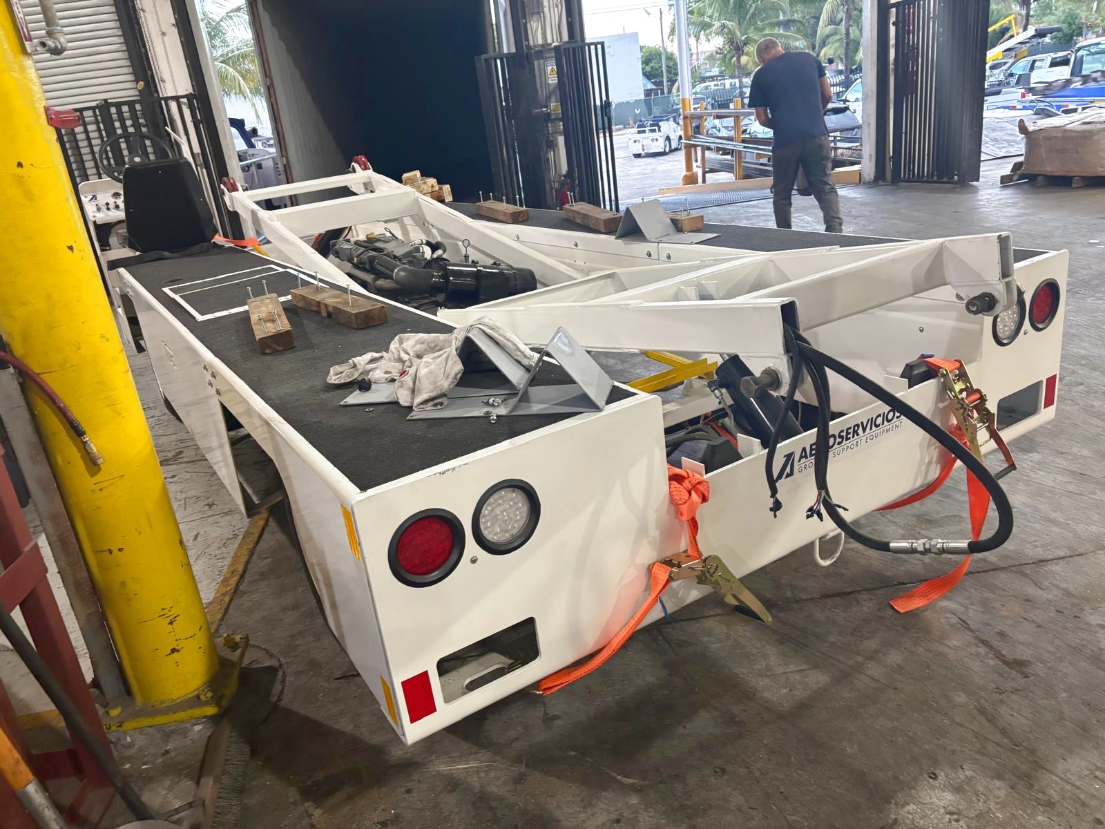Belt Loader Tug 660