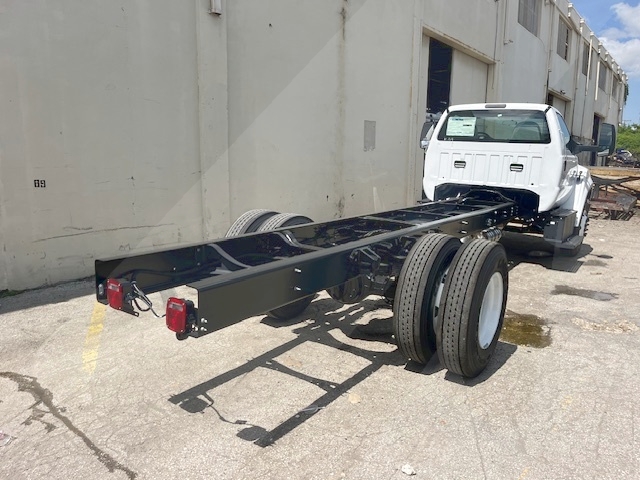 Truck Chassis Ford F-750 2025