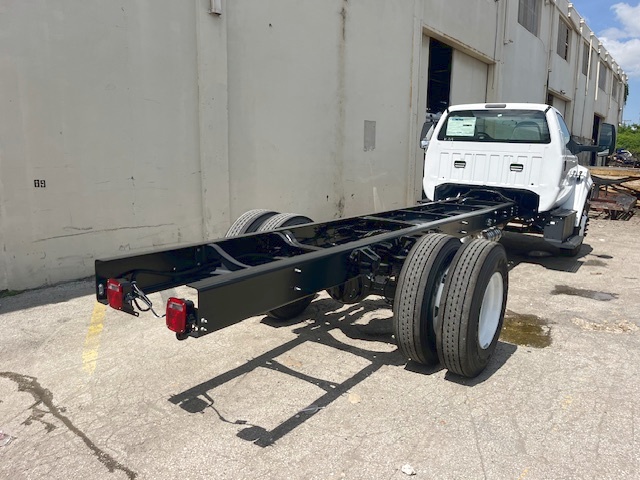 Truck Chassis Ford F-750 2025