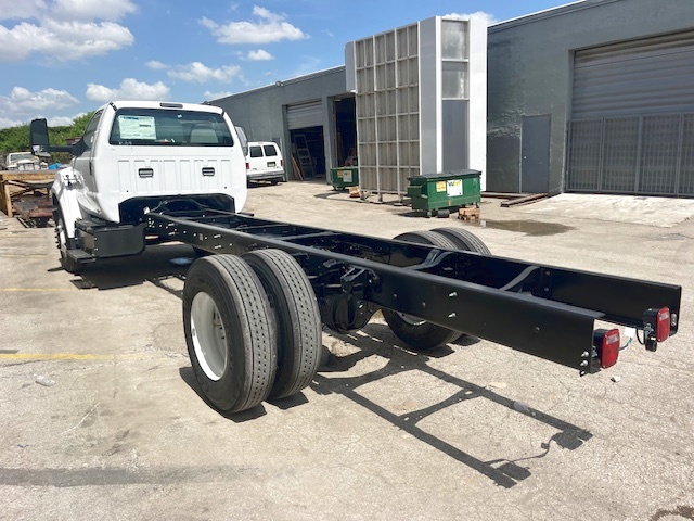 Truck Chassis Ford F-750 2025