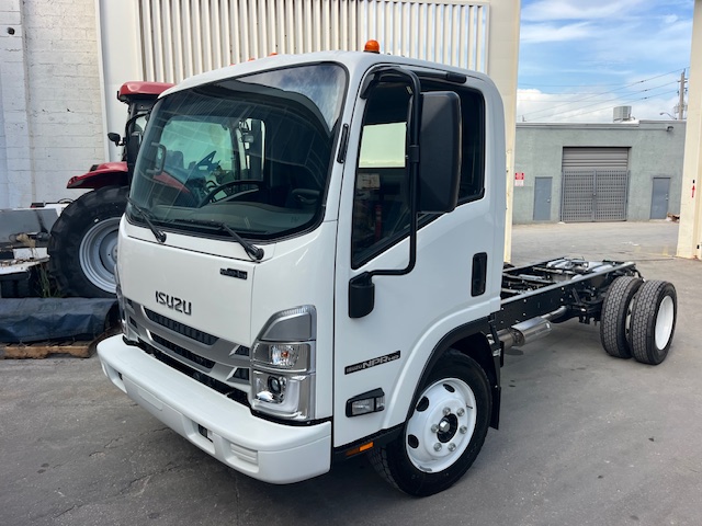 Truck Chassis Isuzu NPR - Gasoline