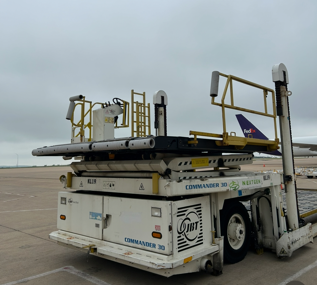 JBT Commander 30i - Main Deck