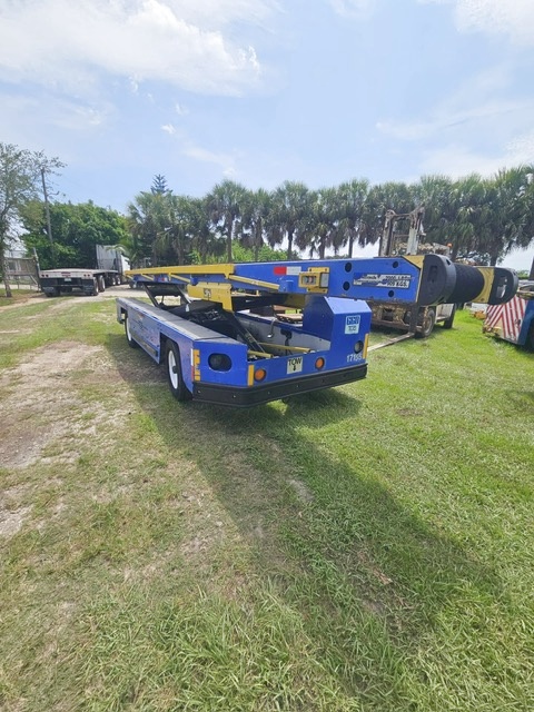 Belt Loader Tug 660