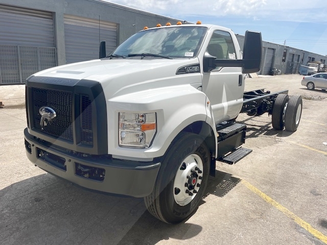 Truck Chassis Ford F-750 2026
