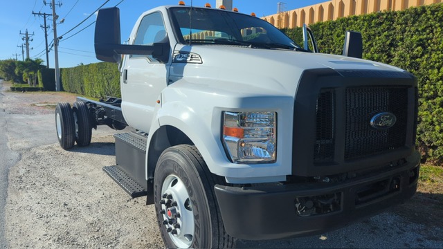 Truck Chassis Ford F-750 2026