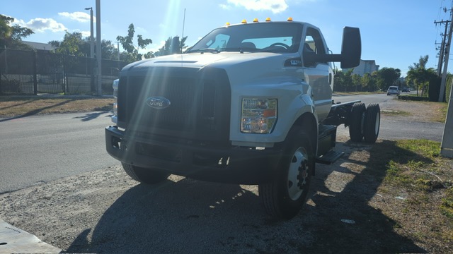 Truck Chassis Ford F-750 2026