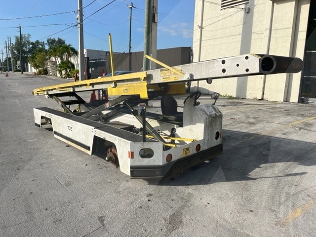Belt Loader Tug 660E