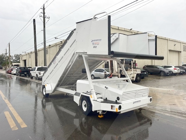 Universal Wide Passenger Stair FMC/UDS-1