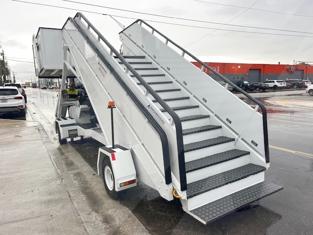 Universal Wide Passenger Stair FMC/UDS-1