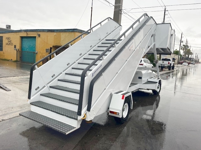 Universal Wide Passenger Stair FMC/UDS-1