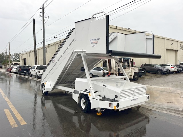 Universal Wide Passenger Stair FMC/UDS-1