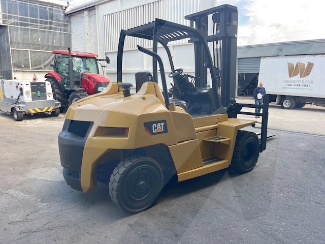 Fork Lift Standard Caterpillar DP70N - 15,500 lbs