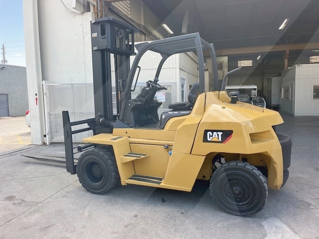Fork Lift Standard Caterpillar DP70N - 15,500 lbs