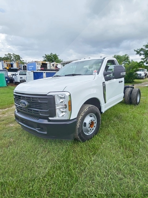 Truck Chassis Ford F-350 XL SD 2024