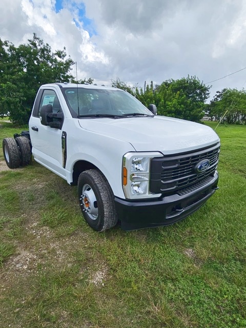 Truck Chassis Ford F-350 XL SD 2024
