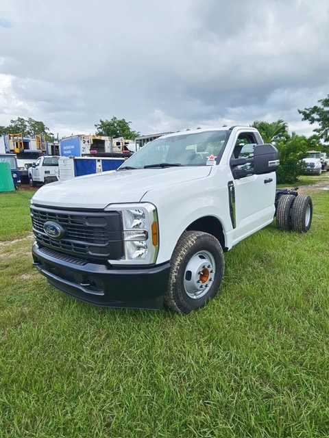 Truck Chassis Ford F-350 XL SD 2024