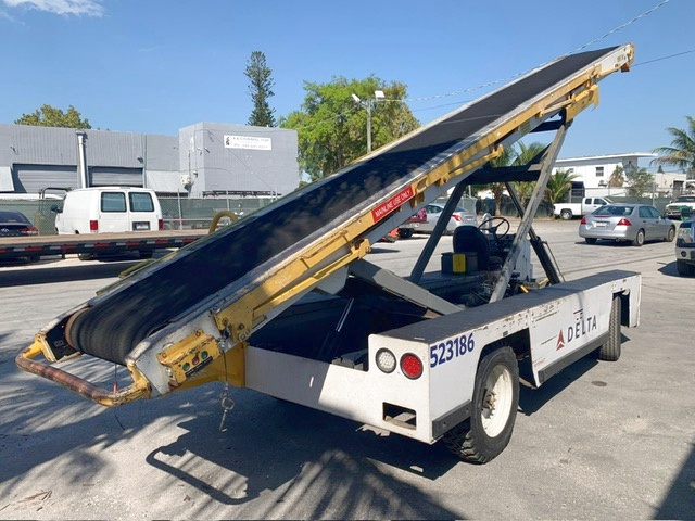 Belt Loader Tug 660