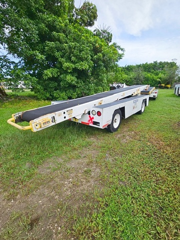 Belt Loader Tug 663