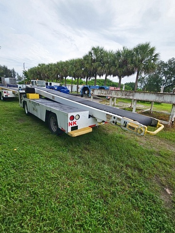 Belt Loader Tug 663