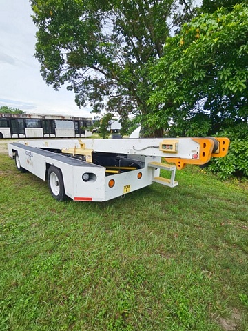 Belt Loader Tug 663