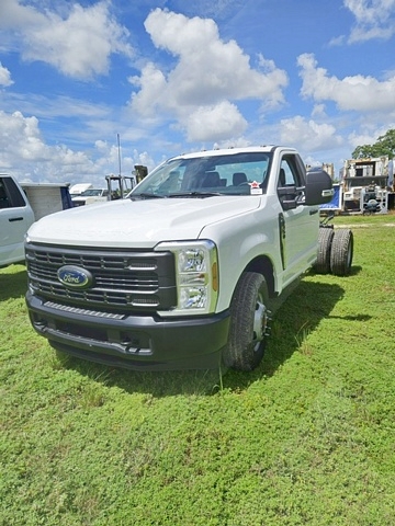 Truck Chassis Ford F-350 XL SD 2026