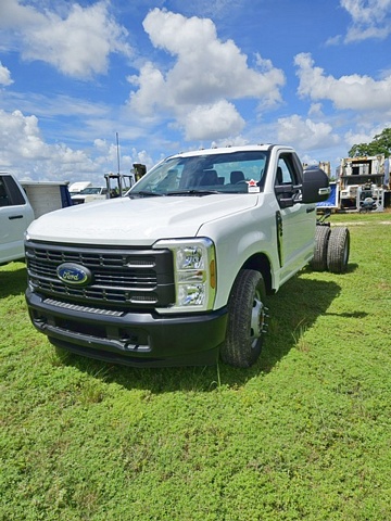 Truck Chassis Ford F-350 XL SD 2026