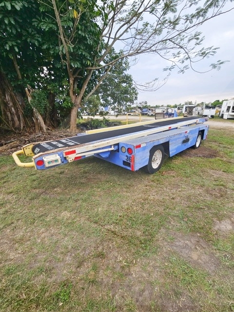 Belt Loader Tug 660E