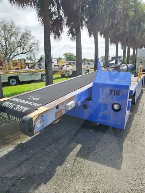 Belt Loader Tug 660E