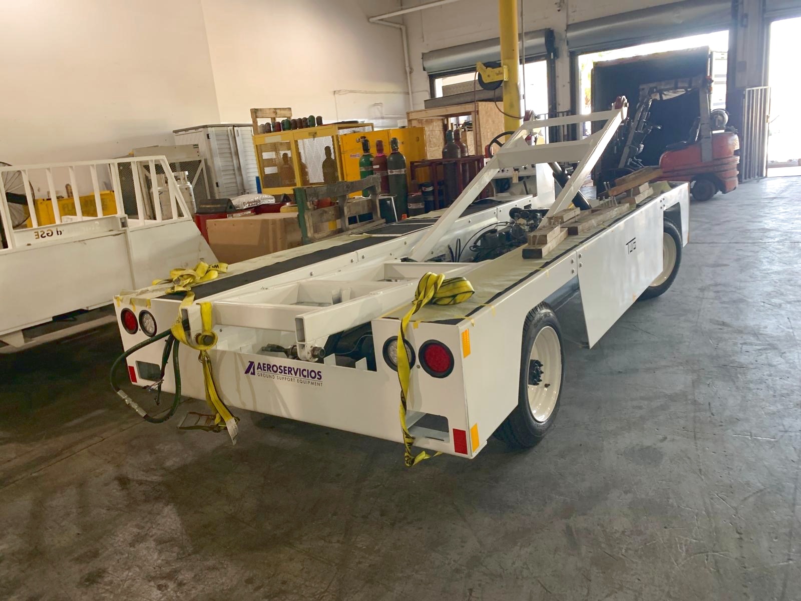 Belt Loader Tug 660