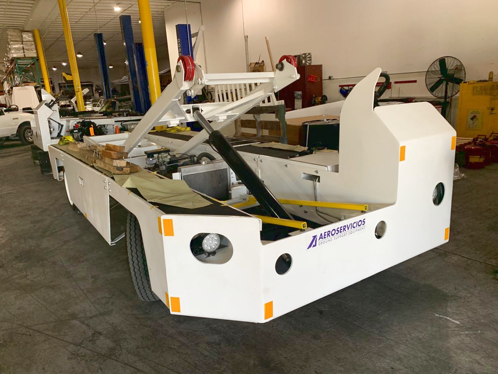 Belt Loader Tug 660