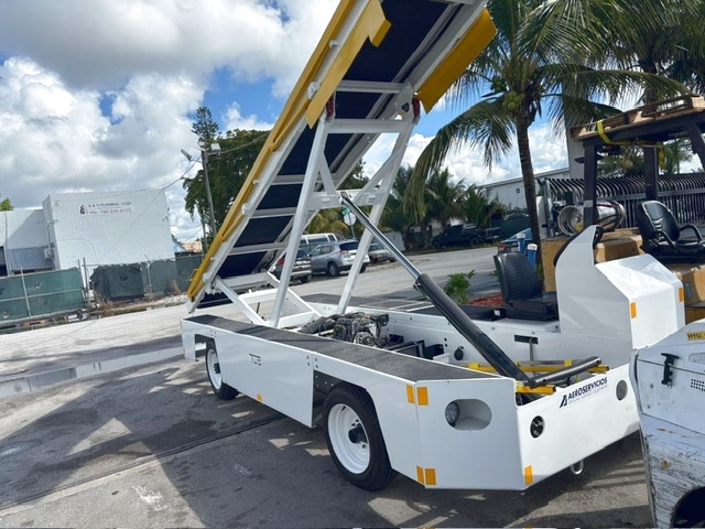 Belt Loader Tug 660