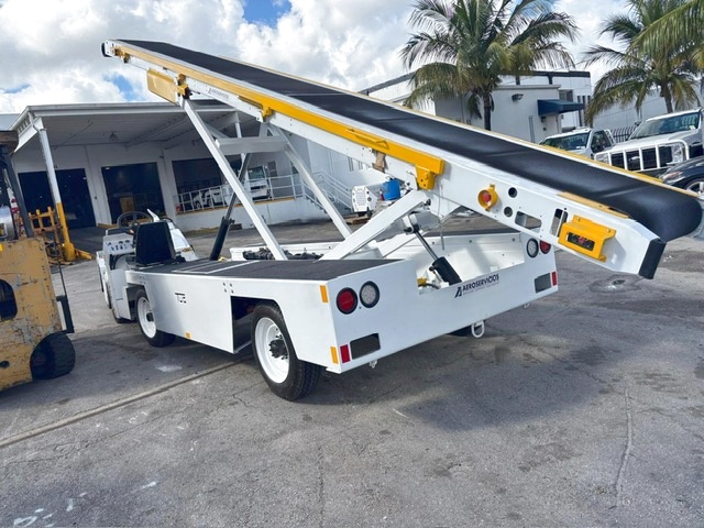 Belt Loader Tug 660