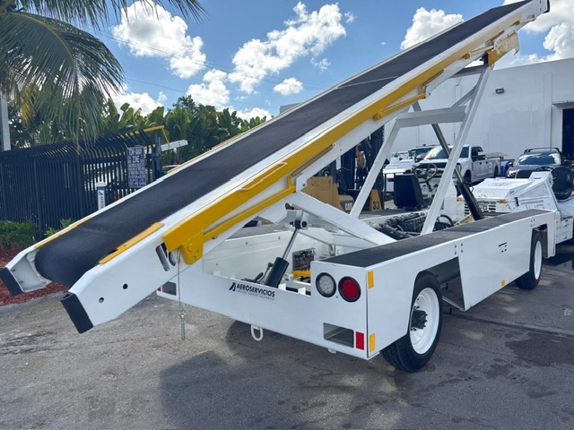 Belt Loader Tug 660