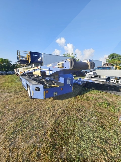 Belt Loader Tug 660E