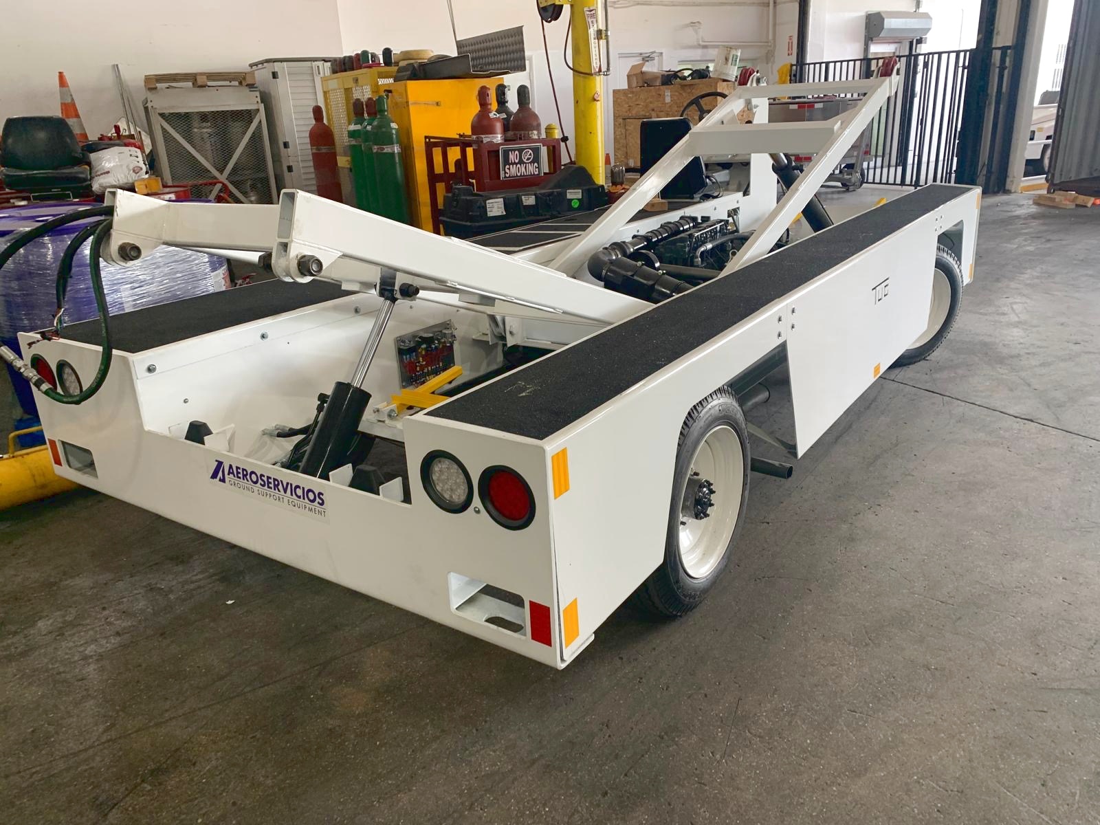 Belt Loader Tug 660