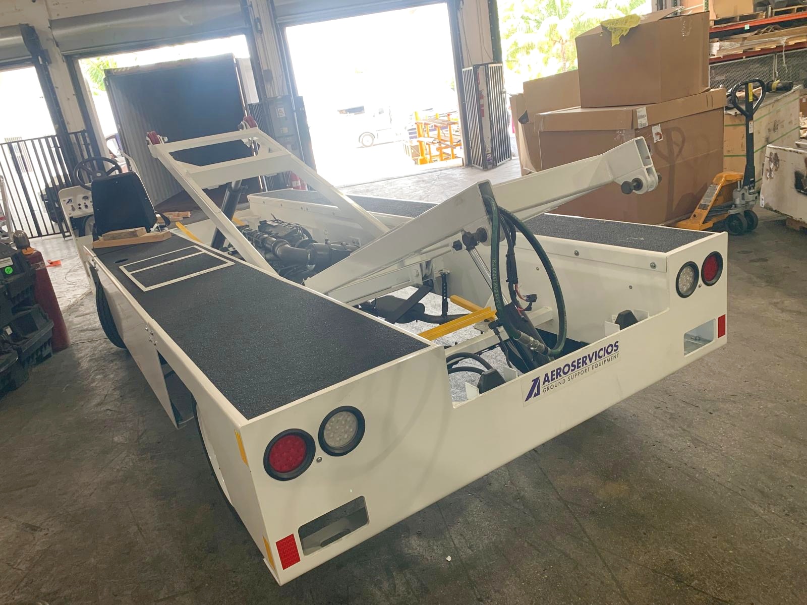 Belt Loader Tug 660