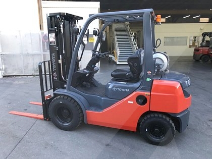 Forklift Toyota 8FGU25 Dual Fuel- 5,000 lb