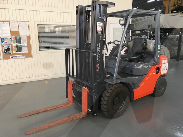 Forklift Toyota 8FGU25 Dual Fuel- 5,000 lb