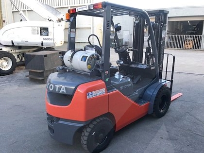 Forklift Toyota 8FGU25 Dual Fuel- 5,000 lb